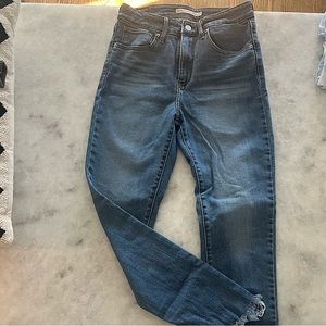 Levi’s- ankle length size 27. Great condition.